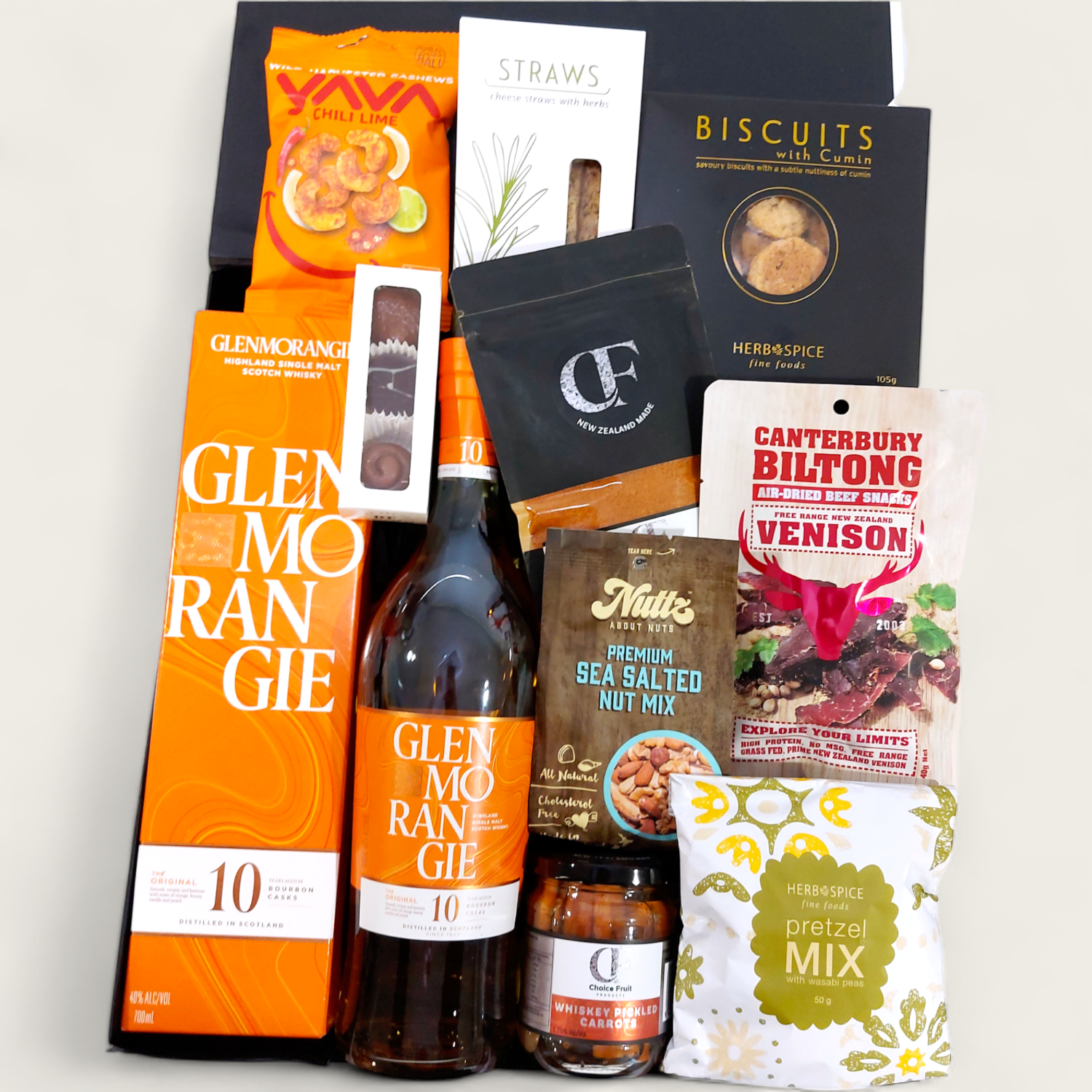 Gentlemems Corner Gift Box with Glenfiddich, Whisky Pickled Carrots, Seasoning, Biscuits & Nuts. Presented in a Modern Gift Box.