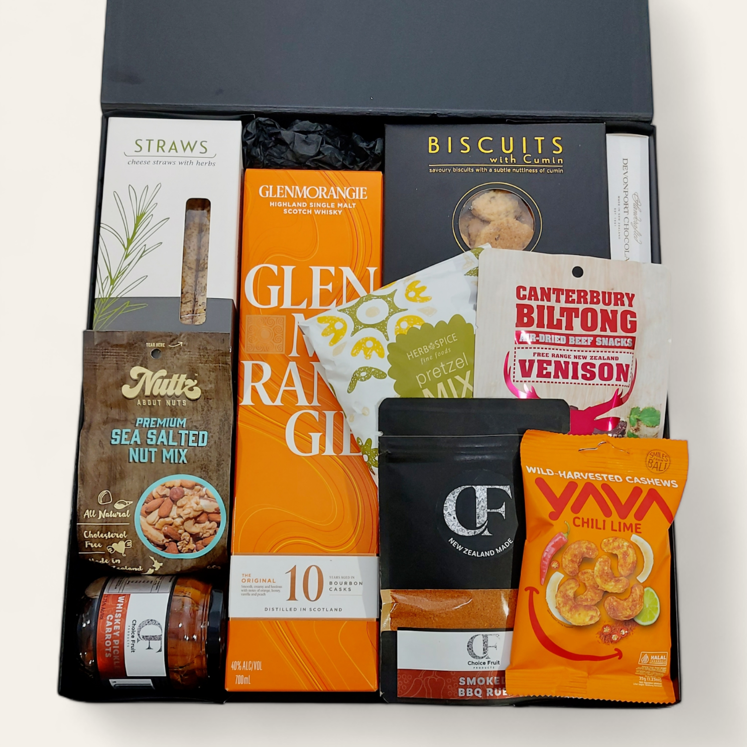 Gentlemems Corner Gift Box with Glenfiddich, Whisky Pickled Carrots, Seasoning, Biscuits & Nuts. Presented in a Modern Gift Box.