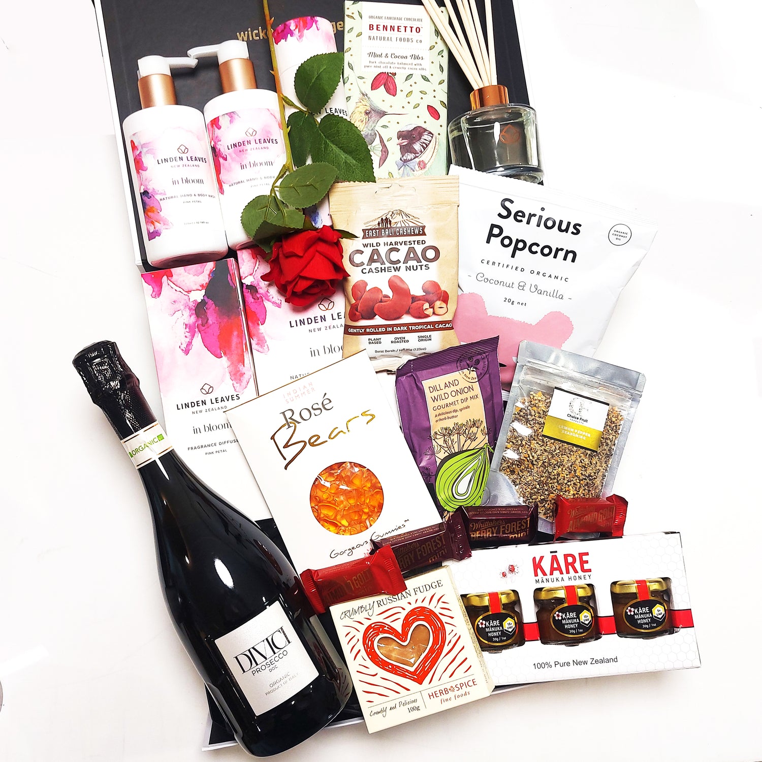 Romantic gift basket with prosecco, diffuser, bath bombs, honey & Chocolate. Presented in a modern gift box with an artificial red rose.