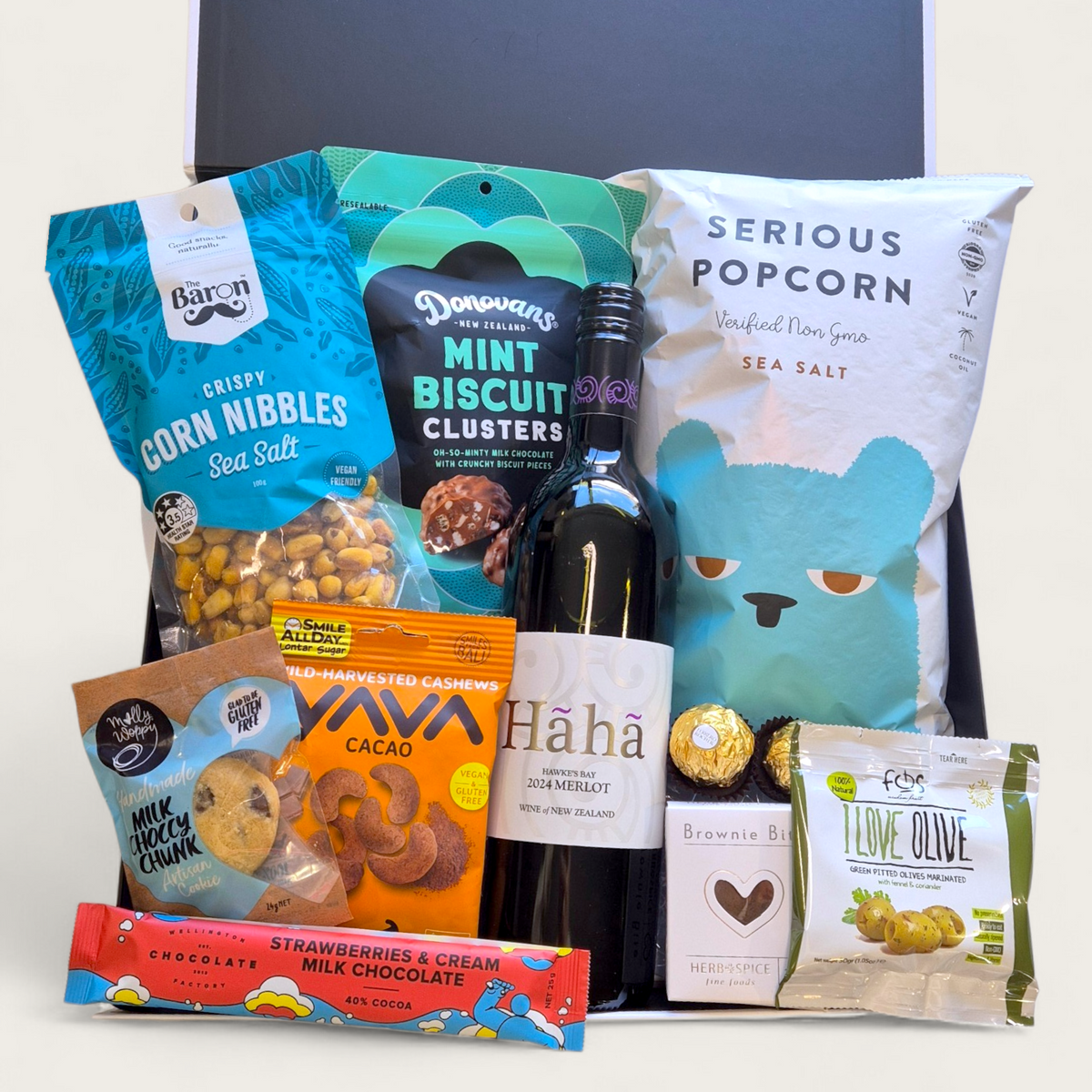 Wine & Gourmet snacks in a modern gift box