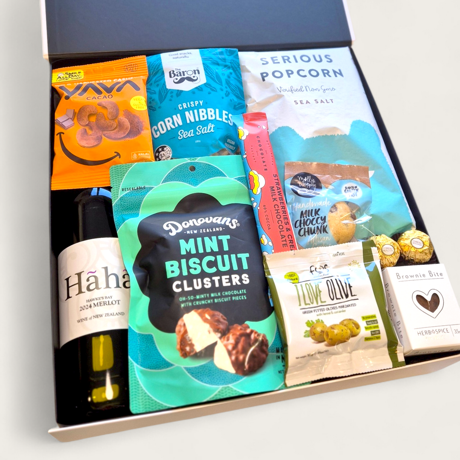 Wine & Gourmet snacks in a modern gift box